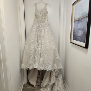 Brand NEW And UNALTERED Ivory Lace Bridal Gown